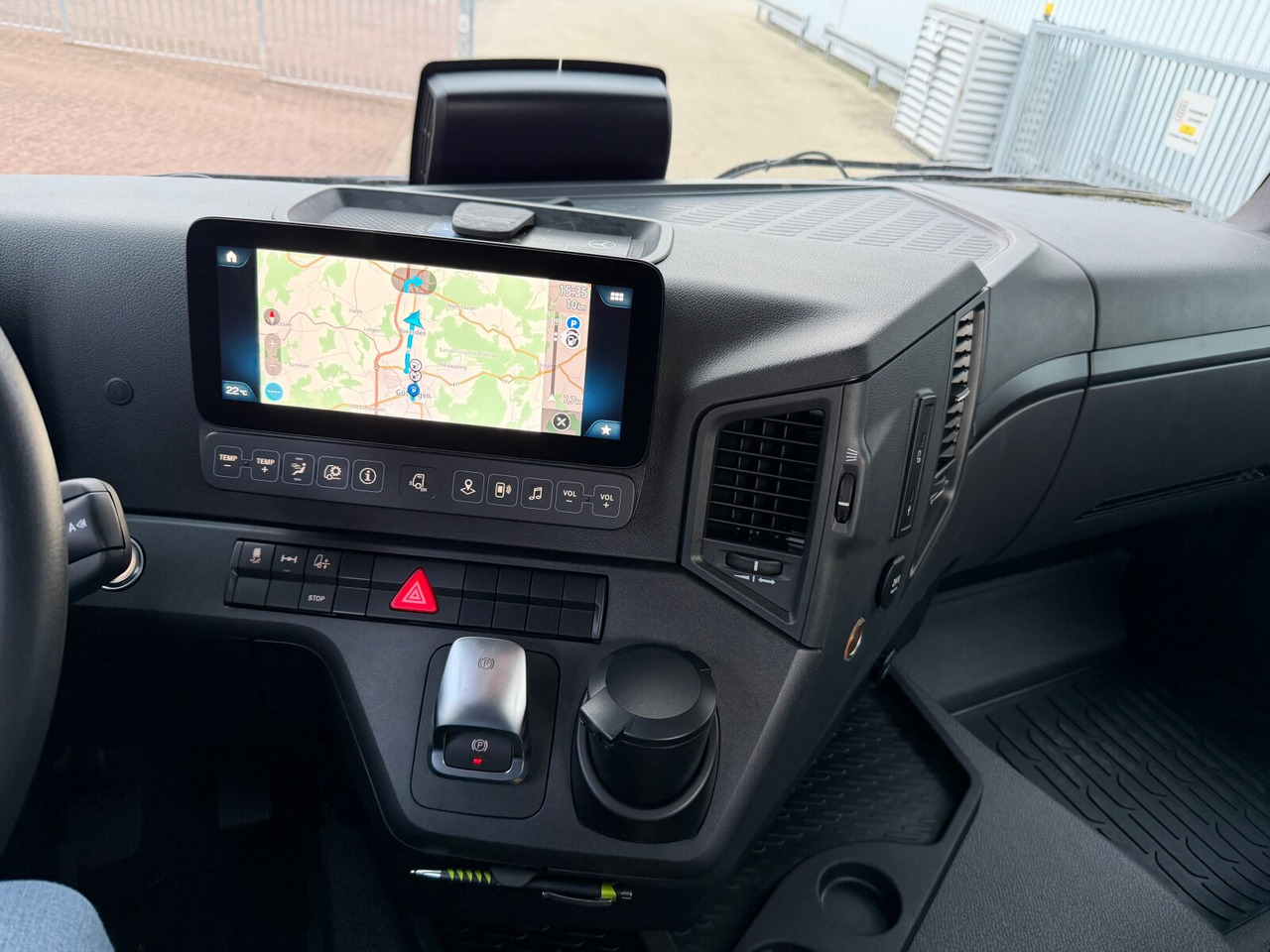 Mercedes-Benz Arocs 2542 L 6x2/4 Arocs 2542/45 L 6x2/4, Vorlauflenk-/liftachse, Navi, MultimediaCockpit - Absetzkipper: das Bild 4 Mercedes-Benz Arocs 2542 L 6x2/4 Arocs 2542/45 L 6x2/4, Vorlauflenk-/liftachse, Navi, MultimediaCockpit - Absetzkipper: das Bild 4