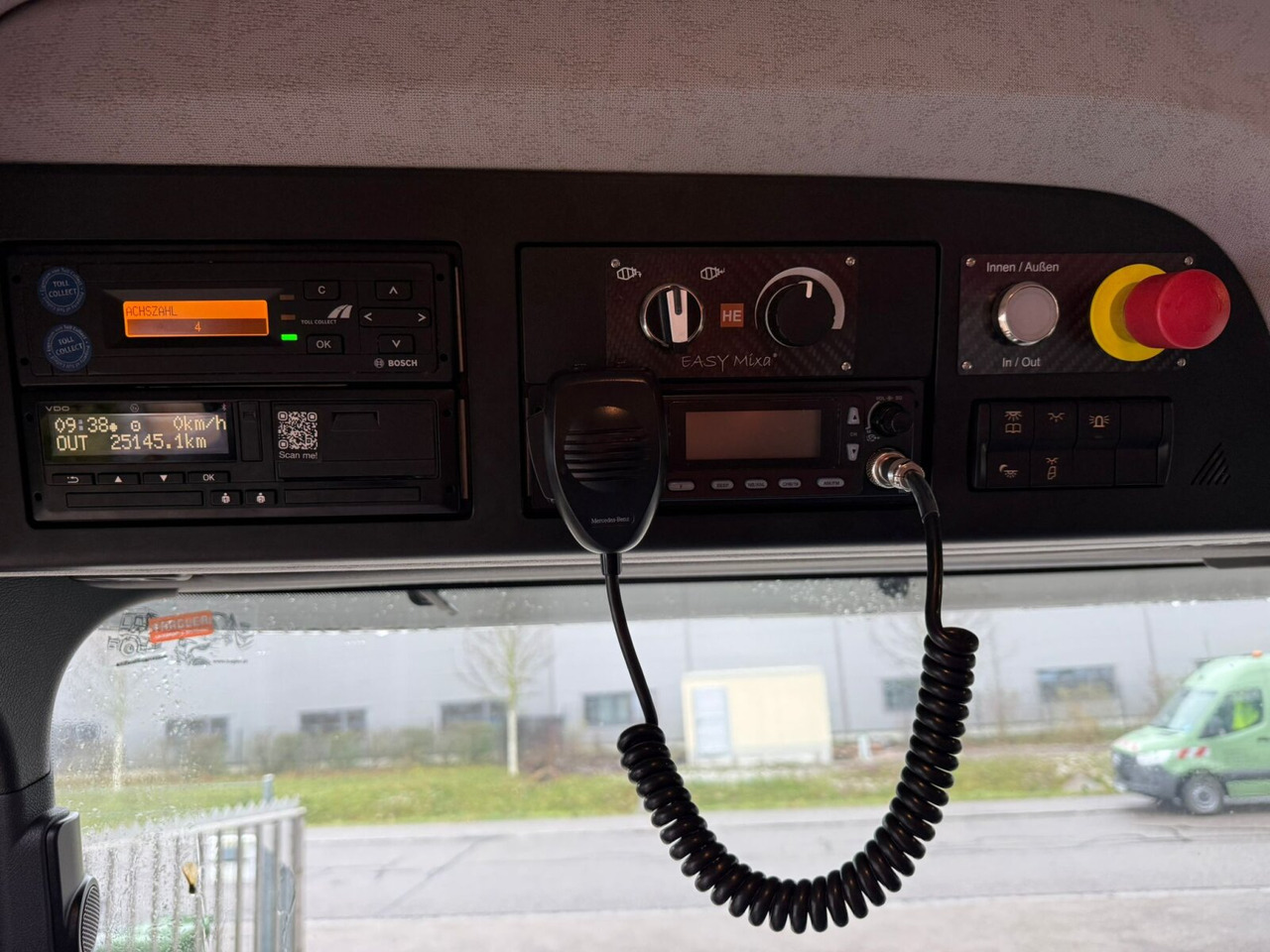 Mercedes-Benz Arocs 3243 B 8x4/4 Arocs 3243 B 8x4/4, MirrorCam, MultimediaCockpit, Navi, Betonmischer Intermix ca. 9m³ - Fahrmischer: das Bild 4 Mercedes-Benz Arocs 3243 B 8x4/4 Arocs 3243 B 8x4/4, MirrorCam, MultimediaCockpit, Navi, Betonmischer Intermix ca. 9m³ - Fahrmischer: das Bild 4