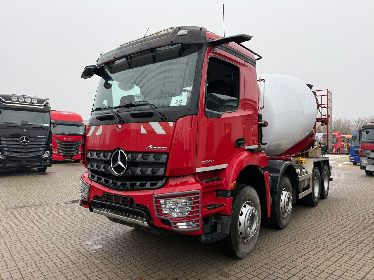 Mercedes-Benz Arocs 3243 B 8x4/4 Arocs 3243 B 8x4/4, MirrorCam, MultimediaCockpit, Navi, Betonmischer Intermix ca. 9m³ - Fahrmischer: das Bild 1 Mercedes-Benz Arocs 3243 B 8x4/4 Arocs 3243 B 8x4/4, MirrorCam, MultimediaCockpit, Navi, Betonmischer Intermix ca. 9m³ - Fahrmischer: das Bild 1
