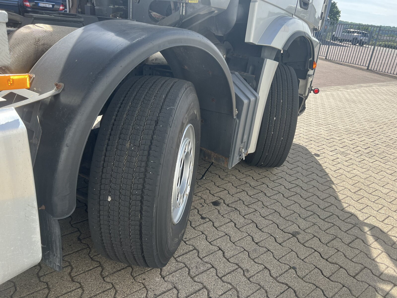 Mercedes-Benz Arocs 3251 LK 8x4/4 Arocs 3251 LK 8x4/4, Retarder, Stahlmulde ca. 15m³, hydr. Heckklappe - Muldenkipper/ Dumper: das Bild 3 Mercedes-Benz Arocs 3251 LK 8x4/4 Arocs 3251 LK 8x4/4, Retarder, Stahlmulde ca. 15m³, hydr. Heckklappe - Muldenkipper/ Dumper: das Bild 3
