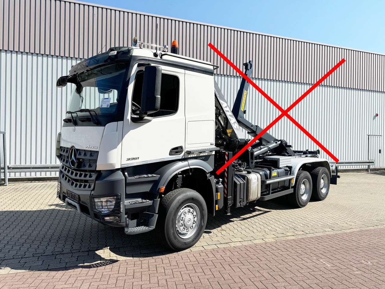 Mercedes-Benz Arocs 3351 AK 6x6 Arocs 3351 AK 6x6, Retarder, Navi, Grounder - Abrollkipper: das Bild 1 Mercedes-Benz Arocs 3351 AK 6x6 Arocs 3351 AK 6x6, Retarder, Navi, Grounder - Abrollkipper: das Bild 1