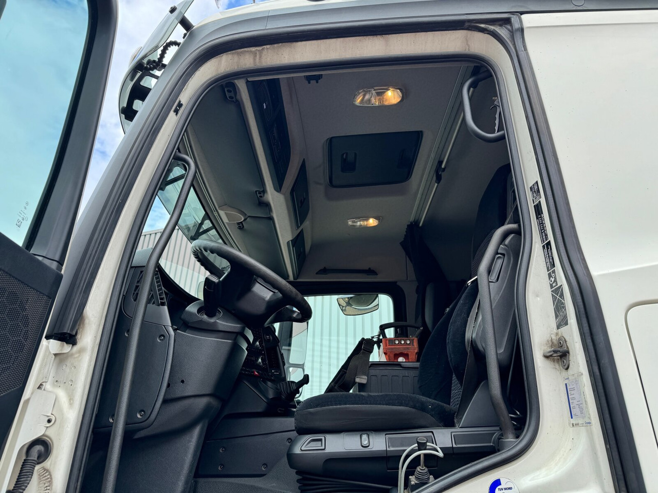 Mercedes-Benz Arocs 3351 AK 6x6 Arocs 3351 AK 6x6, Retarder, Navi, Grounder, Kran Atlas AK 190.2E, Funk - Abrollkipper, Autokran: das Bild 5 Mercedes-Benz Arocs 3351 AK 6x6 Arocs 3351 AK 6x6, Retarder, Navi, Grounder, Kran Atlas AK 190.2E, Funk - Abrollkipper, Autokran: das Bild 5