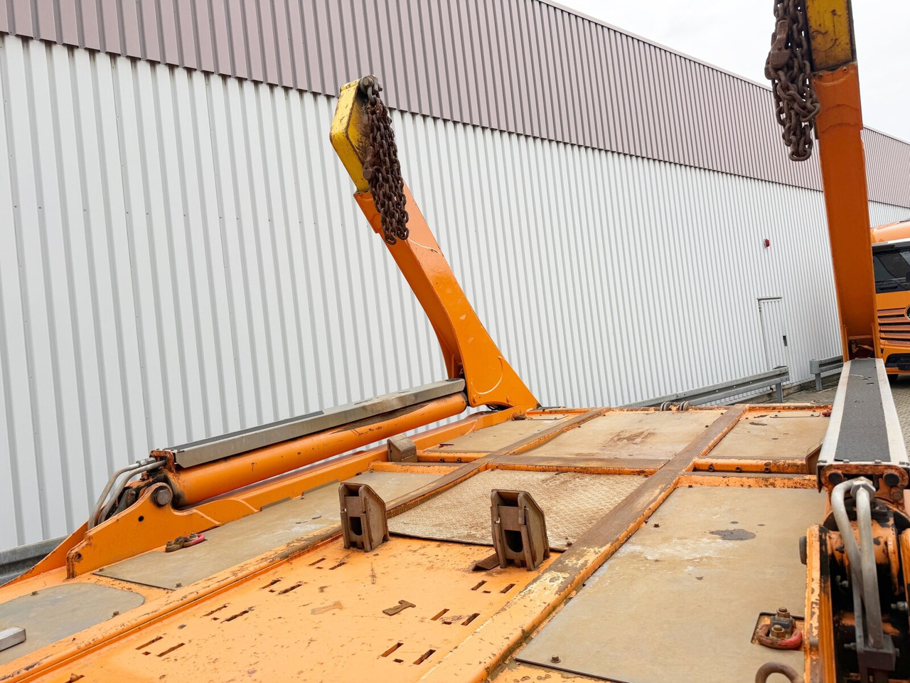 Mercedes-Benz Arocs 3353 K 6x4 Arocs 3353 K 6x4, Grounder, Retarder, Tele-Absetzer, Funk - Absetzkipper: das Bild 3 Mercedes-Benz Arocs 3353 K 6x4 Arocs 3353 K 6x4, Grounder, Retarder, Tele-Absetzer, Funk - Absetzkipper: das Bild 3