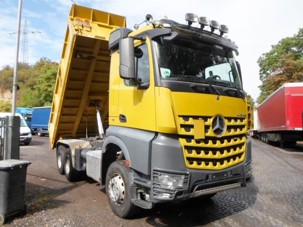 Mercedes-Benz Arocs 3363 K 6x4 Arocs 3363 K 6x4, Grounder, Turbo-Retarder-Kupplung, Bordmatik - Kipper: das Bild 2 Mercedes-Benz Arocs 3363 K 6x4 Arocs 3363 K 6x4, Grounder, Turbo-Retarder-Kupplung, Bordmatik - Kipper: das Bild 2