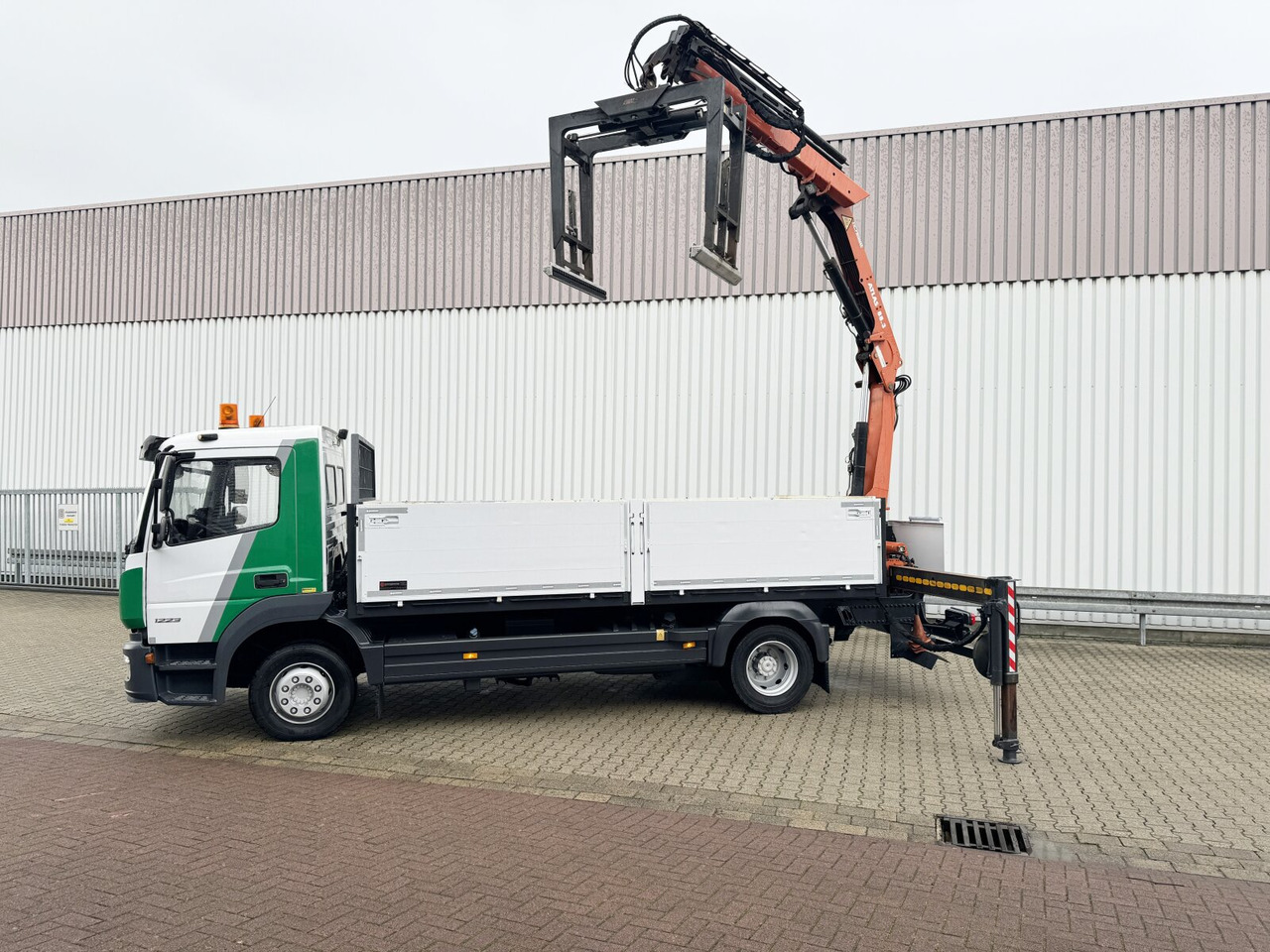 Mercedes-Benz Atego 1223 L 4x2 Atego 1223 L 4x2 mit Heckkran Atlas 88.3-A2L, Funk - Autokran, Pritsche LKW: das Bild 2 Mercedes-Benz Atego 1223 L 4x2 Atego 1223 L 4x2 mit Heckkran Atlas 88.3-A2L, Funk - Autokran, Pritsche LKW: das Bild 2