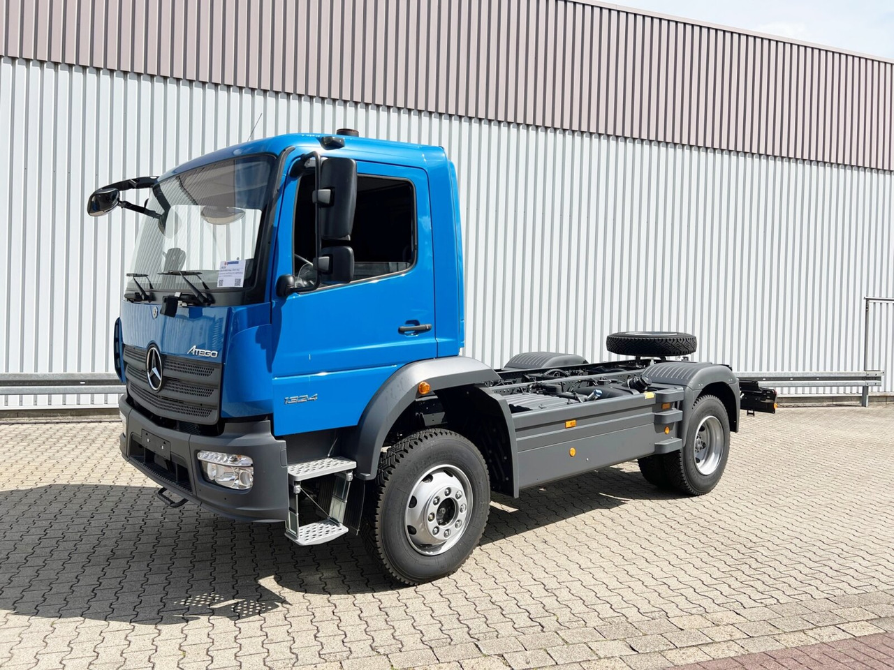Mercedes-Benz Atego 1324/27 A 4x4 Atego 1324/27 A 4x4, Nebenantrieb - Fahrgestell LKW: das Bild 1 Mercedes-Benz Atego 1324/27 A 4x4 Atego 1324/27 A 4x4, Nebenantrieb - Fahrgestell LKW: das Bild 1