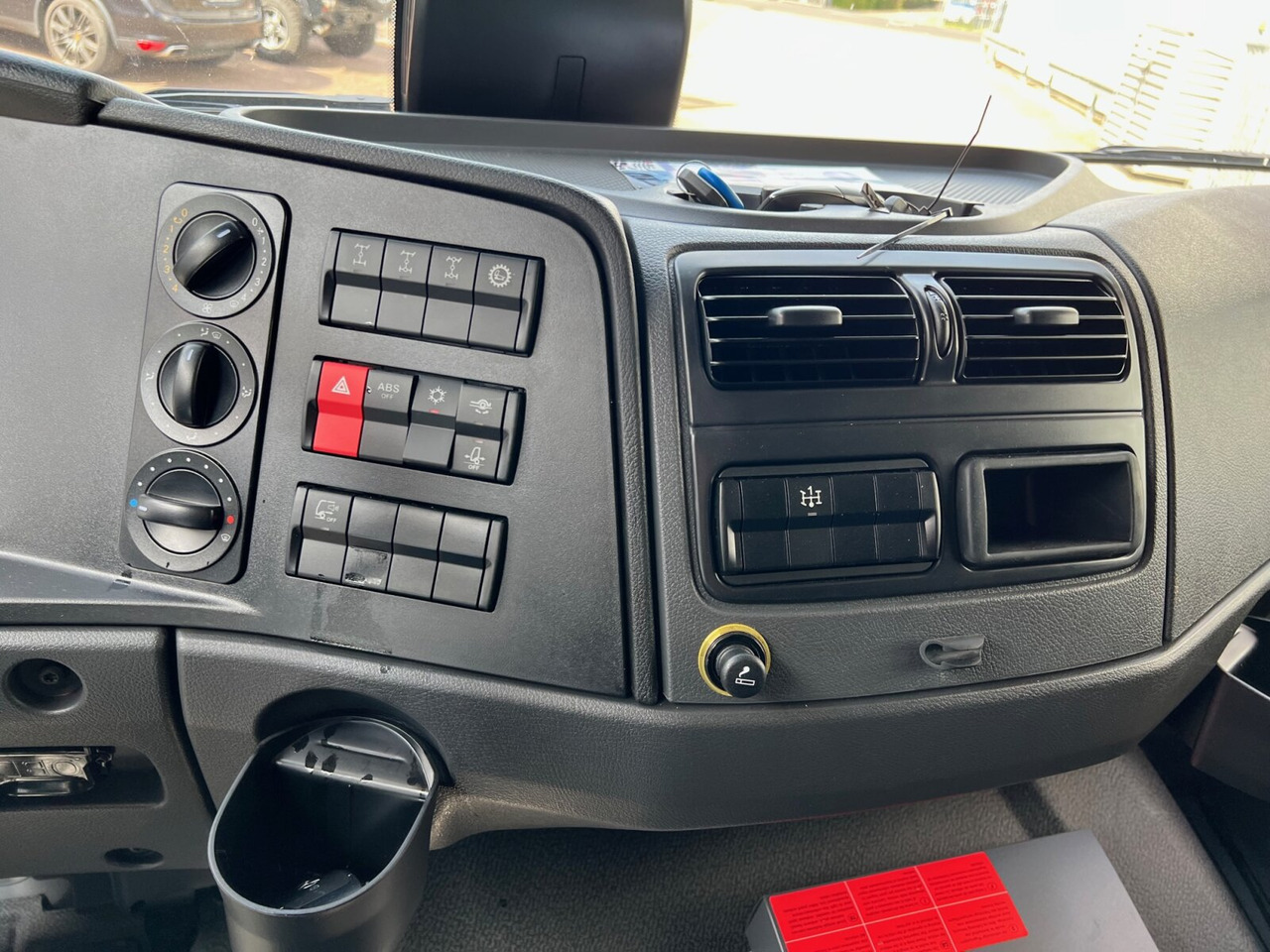 Mercedes-Benz Atego 1324/27 A 4x4 Atego 1324/27 A 4x4, Nebenantrieb - Fahrgestell LKW: das Bild 4 Mercedes-Benz Atego 1324/27 A 4x4 Atego 1324/27 A 4x4, Nebenantrieb - Fahrgestell LKW: das Bild 4
