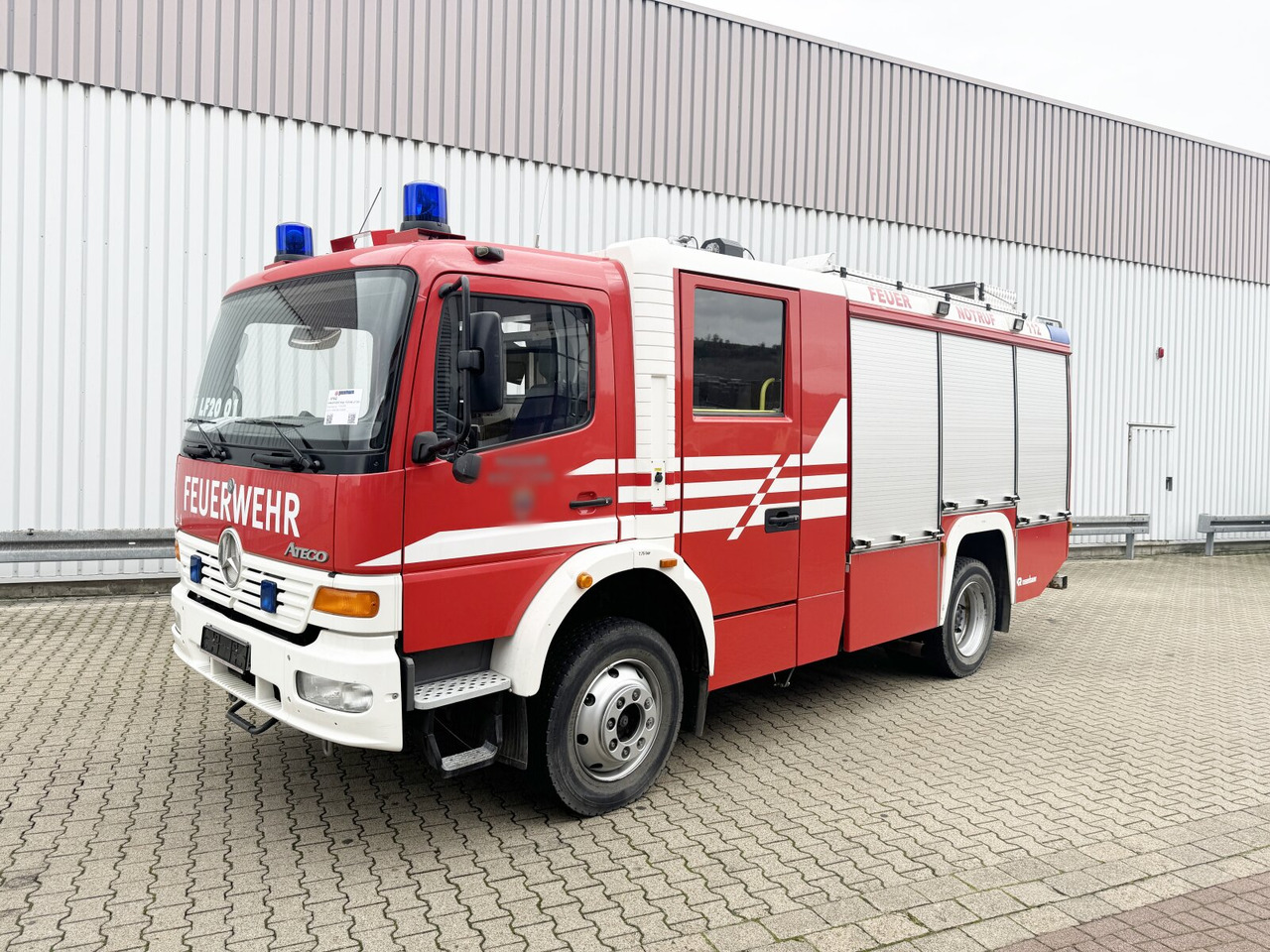 Mercedes-Benz Atego 1325 4x4, LF 16/12 Atego 1325 4x4, 8+1 Sitze, LF 16/12 - Krankenwagen: das Bild 1 Mercedes-Benz Atego 1325 4x4, LF 16/12 Atego 1325 4x4, 8+1 Sitze, LF 16/12 - Krankenwagen: das Bild 1