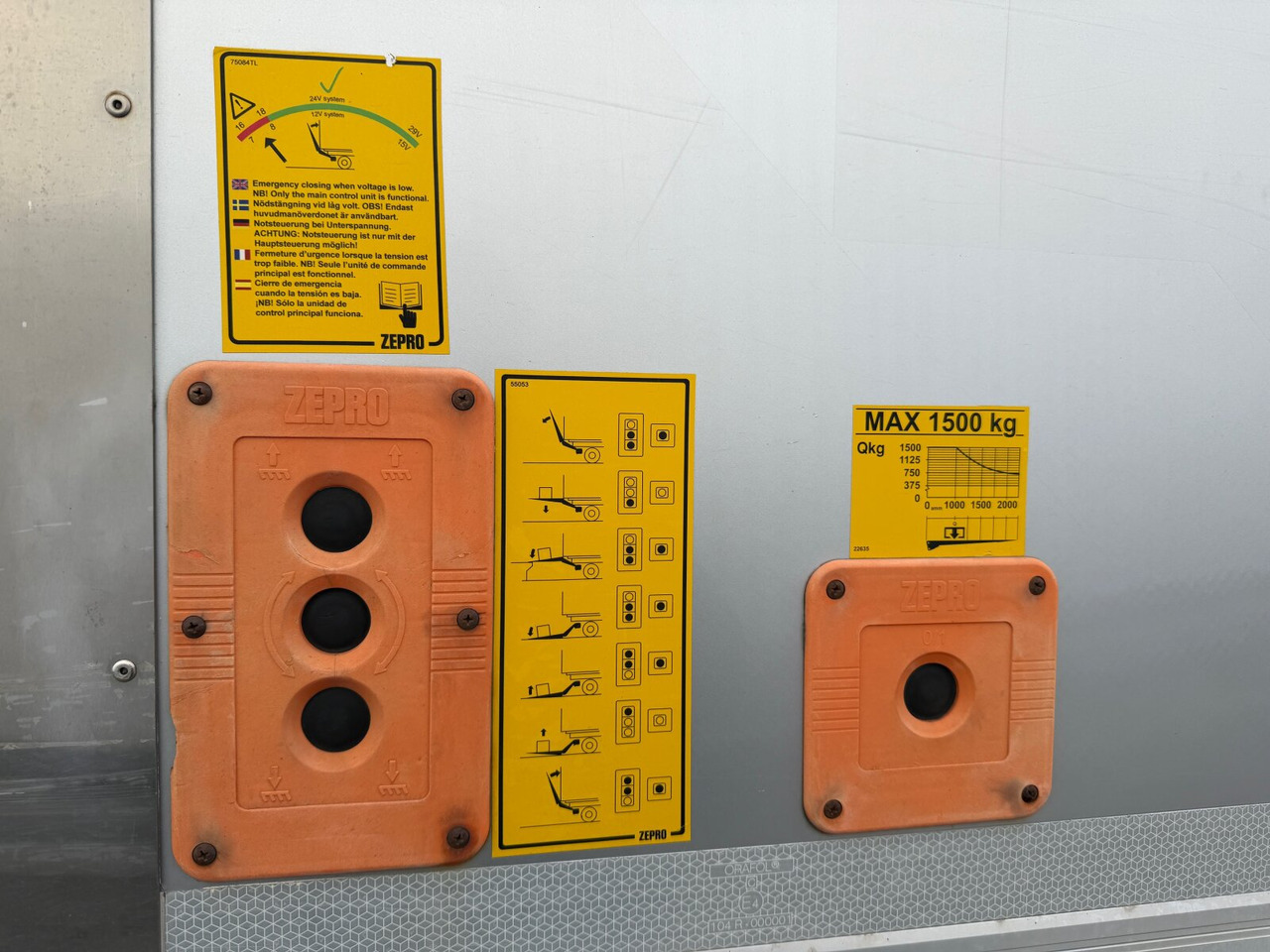 Mercedes-Benz Atego 1330 4x4 Atego 1330 4x4, Iso-Koffer mit Heizung, LBW - Koffer LKW: das Bild 5 Mercedes-Benz Atego 1330 4x4 Atego 1330 4x4, Iso-Koffer mit Heizung, LBW - Koffer LKW: das Bild 5