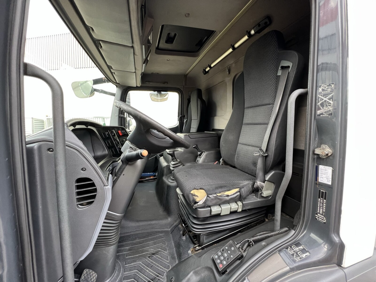Mercedes-Benz Atego 816 L 4x2 Atego 816 L 4x2 mit LBW, 4x Vorhanden! - Koffer LKW: das Bild 4 Mercedes-Benz Atego 816 L 4x2 Atego 816 L 4x2 mit LBW, 4x Vorhanden! - Koffer LKW: das Bild 4
