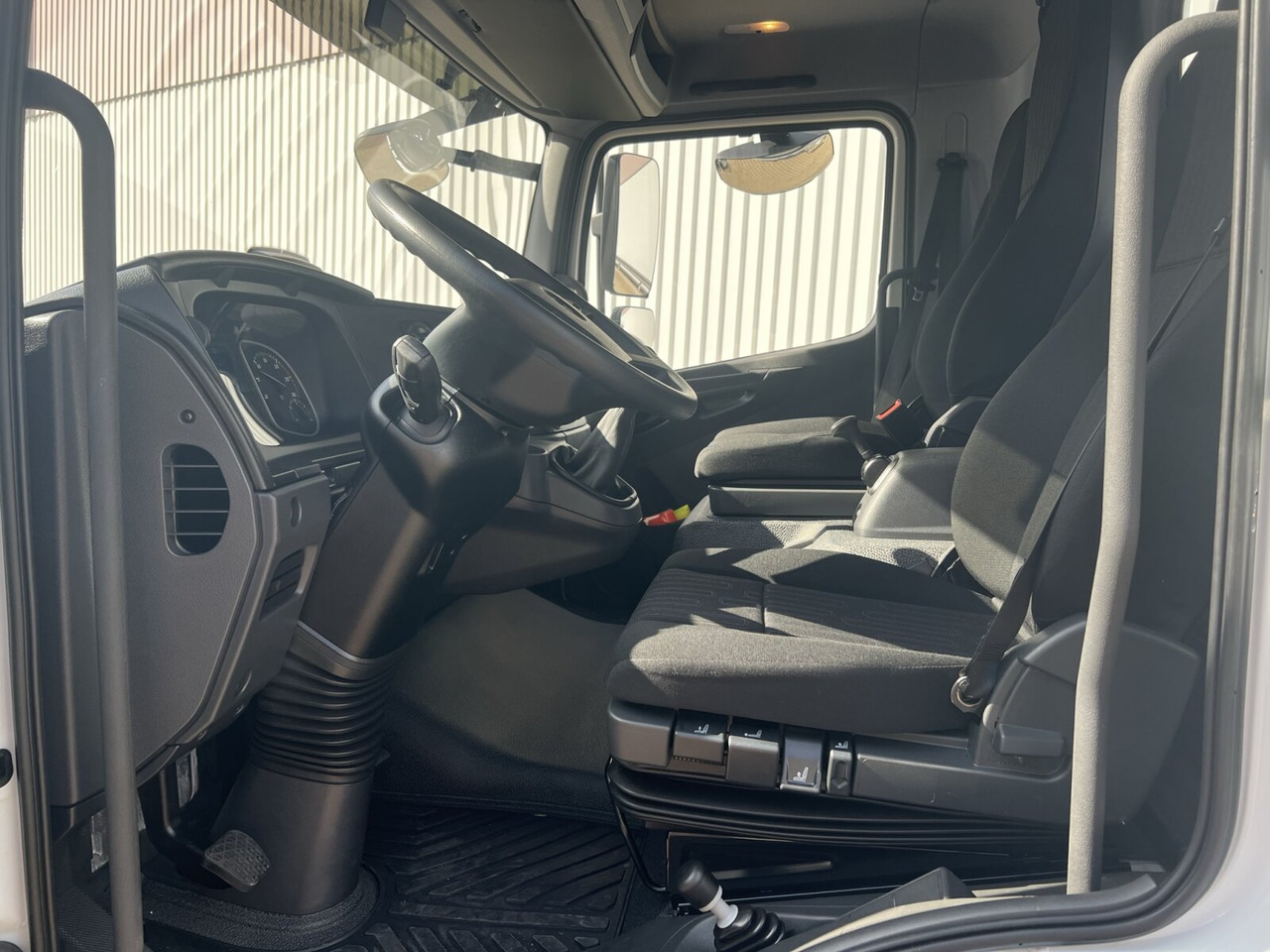 Mercedes-Benz Atego 818/23 K 4x2 Atego 818/23 K 4x2, 2x AHK, Meiller-Kipper, mehrfach Vorhanden! - Kipper: das Bild 4 Mercedes-Benz Atego 818/23 K 4x2 Atego 818/23 K 4x2, 2x AHK, Meiller-Kipper, mehrfach Vorhanden! - Kipper: das Bild 4