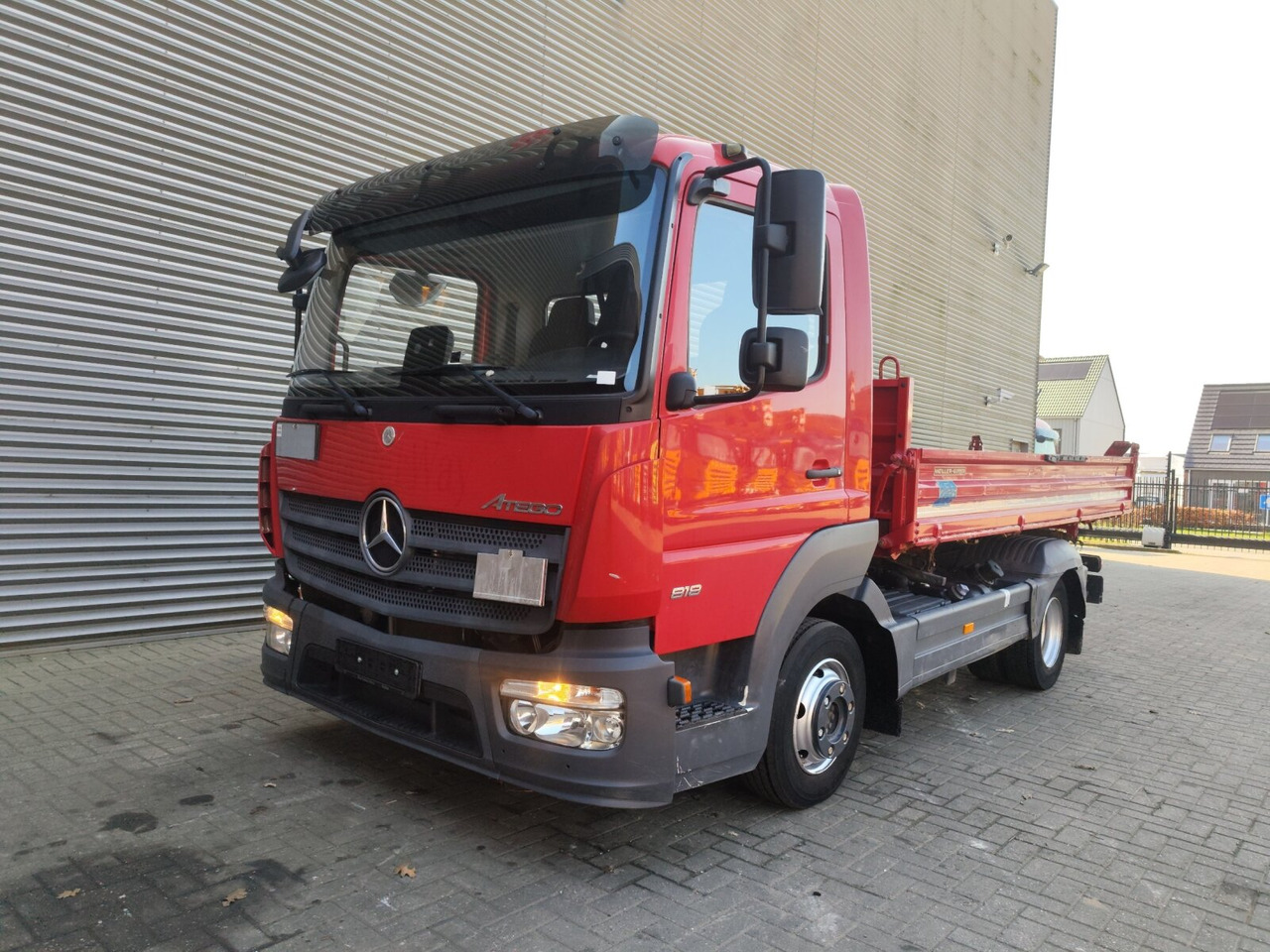 Mercedes-Benz Atego 818 K 4x2 Atego 818 K 4x2, Meiller-Kipper, 2 x AHK - Kipper: das Bild 1 Mercedes-Benz Atego 818 K 4x2 Atego 818 K 4x2, Meiller-Kipper, 2 x AHK - Kipper: das Bild 1