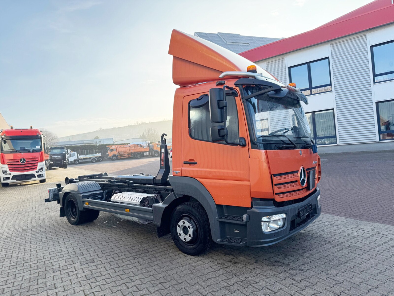 Abrollkipper Mercedes-Benz Atego 824 L 4x2 Atego 824 L 4x2, Motorabtrieb, City-Abroller: das Bild 8