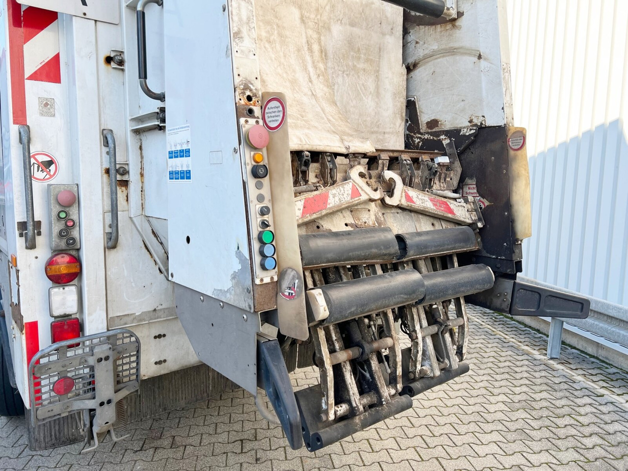 Mercedes-Benz Econic 2629 LL 6x2/4 NLA Econic 2629 LL 6x2/4 NLA, EEV, Lenkachse, FAUN Rotopress 520 L, Zöller-Schüttung - Leasing Mercedes-Benz Econic 2629 LL 6x2/4 NLA Econic 2629 LL 6x2/4 NLA, EEV, Lenkachse, FAUN Rotopress 520 L, Zöller-Schüttung: das Bild 14