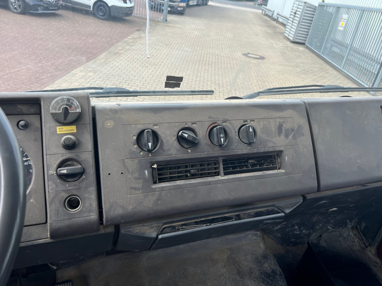 Mercedes-Benz LK 1117 K 4x2 LK 1117 K 4x2, 6-Zylinder Motor, 2x AHK - Kipper: das Bild 5 Mercedes-Benz LK 1117 K 4x2 LK 1117 K 4x2, 6-Zylinder Motor, 2x AHK - Kipper: das Bild 5