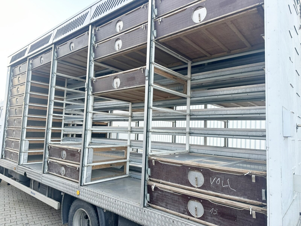 Mercedes-Benz LK 817 4x2 LK 817 4x2, Taubentransporter - Koffer LKW: das Bild 3 Mercedes-Benz LK 817 4x2 LK 817 4x2, Taubentransporter - Koffer LKW: das Bild 3