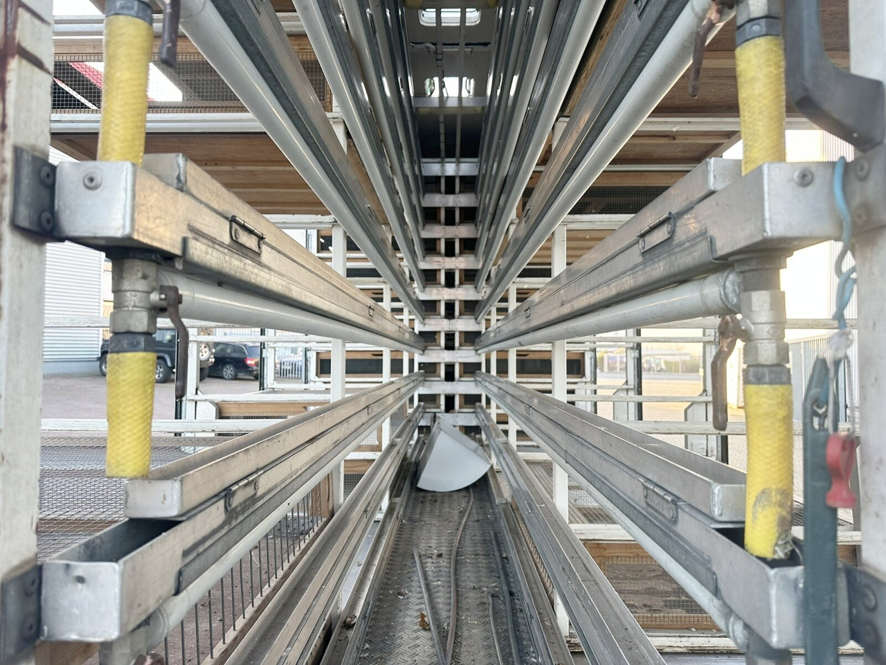 Mercedes-Benz LK 817 4x2 LK 817 4x2, Taubentransporter - Koffer LKW: das Bild 5 Mercedes-Benz LK 817 4x2 LK 817 4x2, Taubentransporter - Koffer LKW: das Bild 5