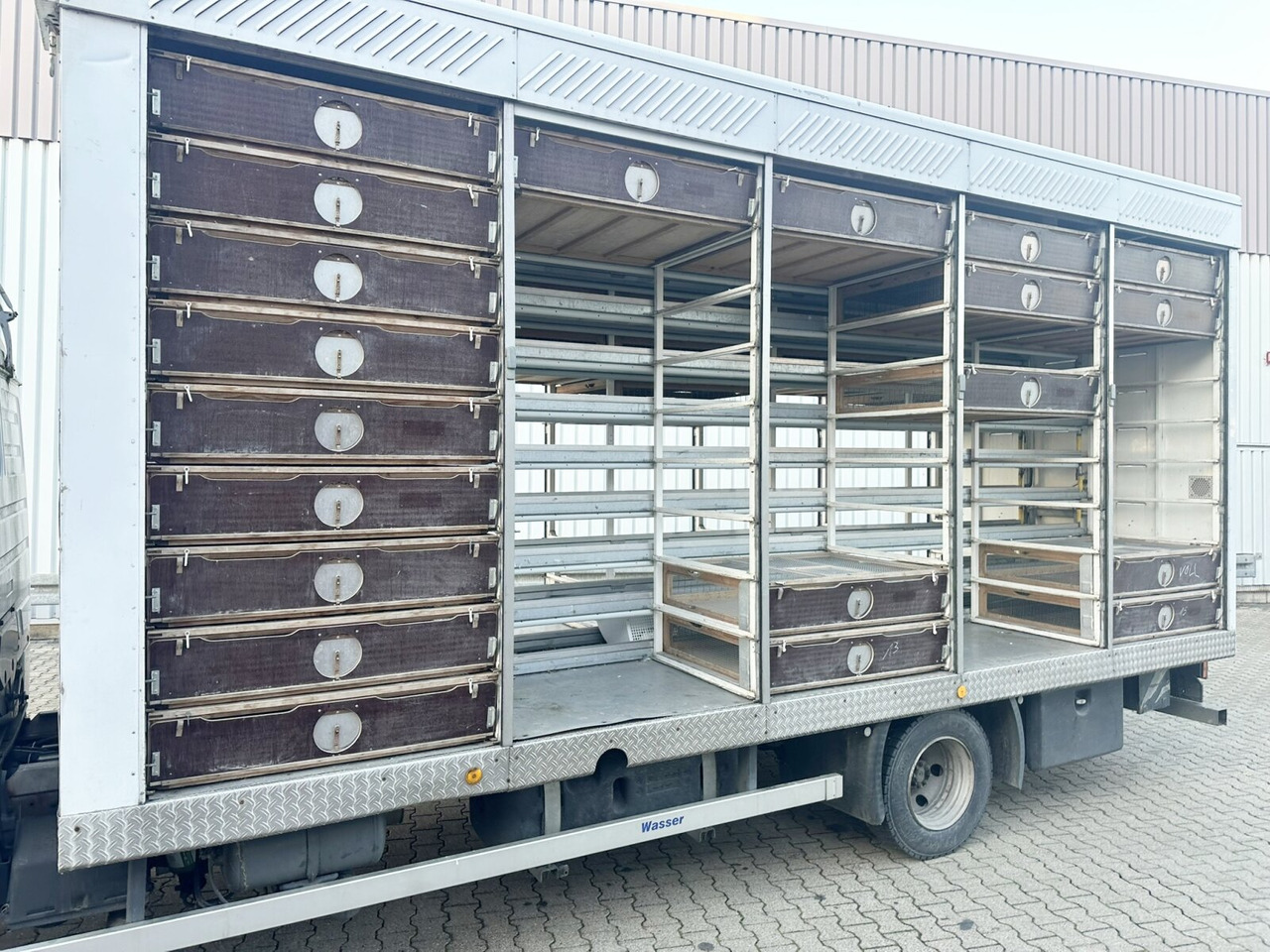 Mercedes-Benz LK 817 4x2 LK 817 4x2, Taubentransporter - Koffer LKW: das Bild 4 Mercedes-Benz LK 817 4x2 LK 817 4x2, Taubentransporter - Koffer LKW: das Bild 4