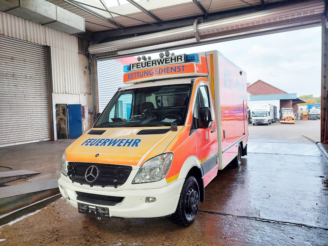 Mercedes-Benz Sprinter 515 CDI 4x2 Sprinter 515 CDI 4x2, Rettungswagen, Retarder - Feuerwehrfahrzeug: das Bild 1 Mercedes-Benz Sprinter 515 CDI 4x2 Sprinter 515 CDI 4x2, Rettungswagen, Retarder - Feuerwehrfahrzeug: das Bild 1