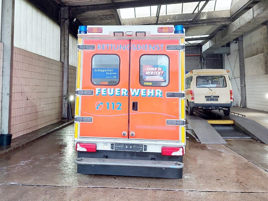 Mercedes-Benz Sprinter 515 CDI 4x2 Sprinter 515 CDI 4x2, Rettungswagen, Retarder - Feuerwehrfahrzeug: das Bild 4 Mercedes-Benz Sprinter 515 CDI 4x2 Sprinter 515 CDI 4x2, Rettungswagen, Retarder - Feuerwehrfahrzeug: das Bild 4