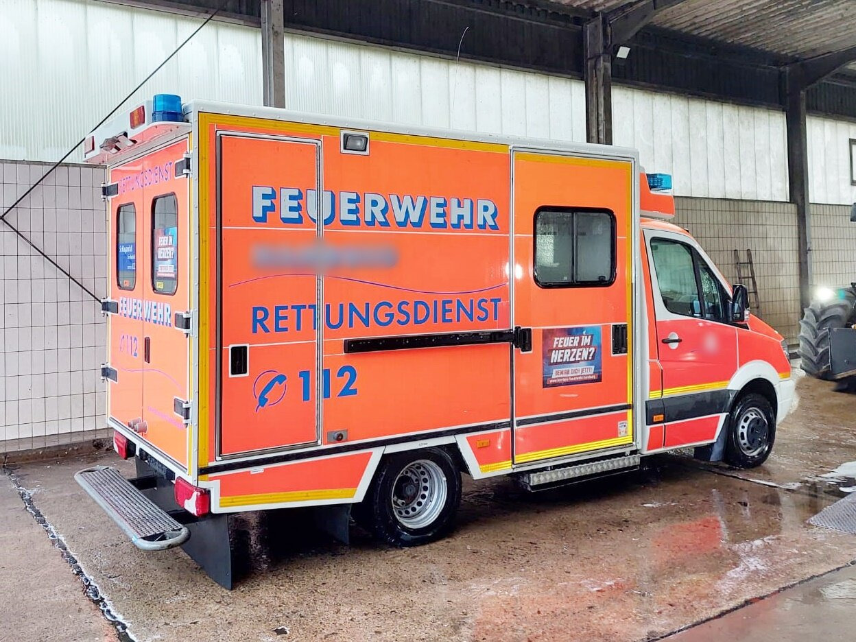 Mercedes-Benz Sprinter 515 CDI 4x2 Sprinter 515 CDI 4x2, Rettungswagen, Retarder - Feuerwehrfahrzeug: das Bild 3 Mercedes-Benz Sprinter 515 CDI 4x2 Sprinter 515 CDI 4x2, Rettungswagen, Retarder - Feuerwehrfahrzeug: das Bild 3