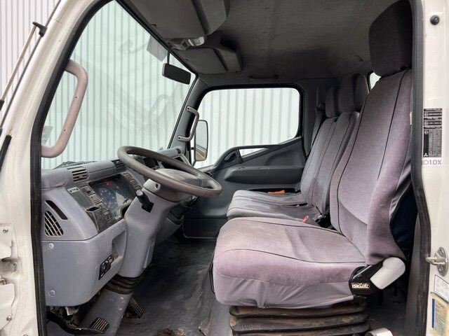 Mitsubishi Canter Fuso 7C15D 4x2 Canter Fuso 7C15D 4x2 - Kipper: das Bild 2 Mitsubishi Canter Fuso 7C15D 4x2 Canter Fuso 7C15D 4x2 - Kipper: das Bild 2