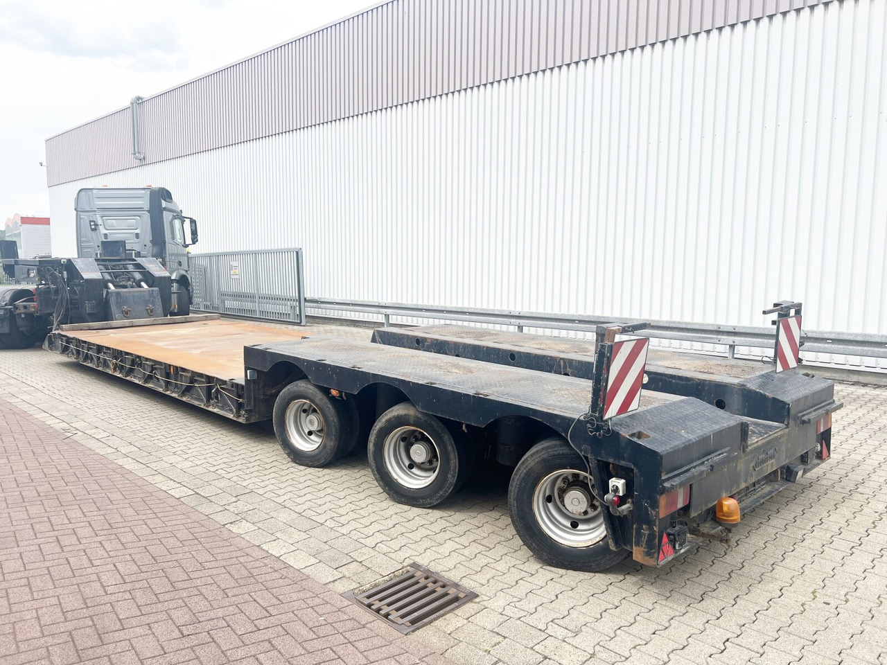 Nooteboom Euro-54-03 Euro-54-03, Schwanenhals abfahrbar, Hydr. Zwangsgelenkt - Tieflader Auflieger: das Bild 4 Nooteboom Euro-54-03 Euro-54-03, Schwanenhals abfahrbar, Hydr. Zwangsgelenkt - Tieflader Auflieger: das Bild 4