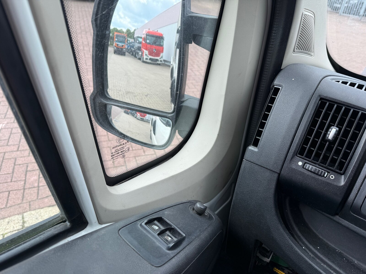Peugeot Boxer 4x2 Doka Boxer 4x2 Doka - Pritsche Transporter, Transporter mit Doppelkabine: das Bild 5 Peugeot Boxer 4x2 Doka Boxer 4x2 Doka - Pritsche Transporter, Transporter mit Doppelkabine: das Bild 5