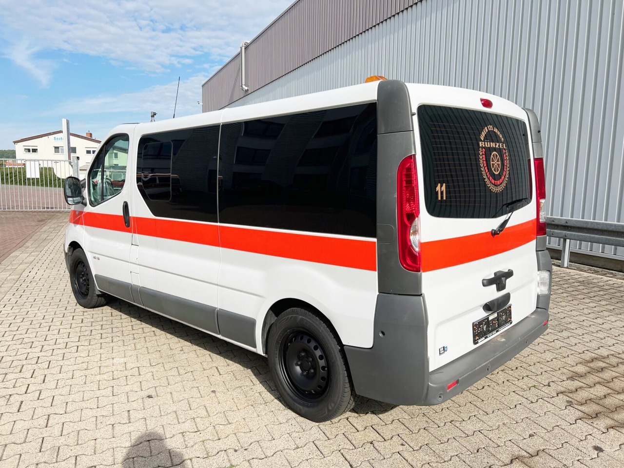 Renault Trafik 2.0 dCi115 4x2 Trafik 2.0 dCi115 4x2, Krankentransporter - Krankenwagen: das Bild 3 Renault Trafik 2.0 dCi115 4x2 Trafik 2.0 dCi115 4x2, Krankentransporter - Krankenwagen: das Bild 3