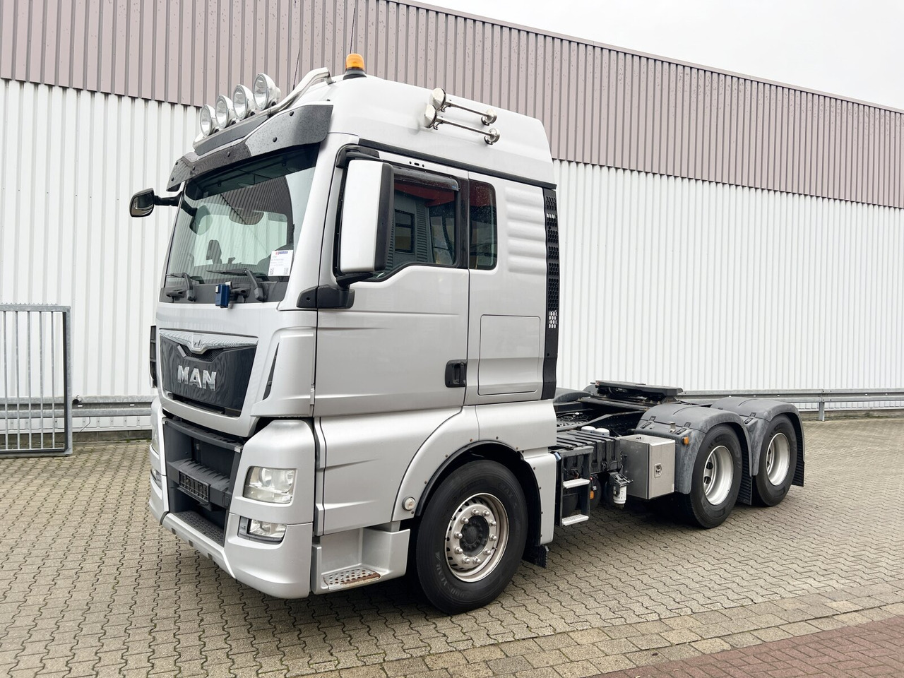 MAN TGX 33.560 6X4 BLS TGX 33.560 6X4 BLS, Intarder, XLX-Fahrerhaus, 120.000kg - Sattelzugmaschine: das Bild 1 MAN TGX 33.560 6X4 BLS TGX 33.560 6X4 BLS, Intarder, XLX-Fahrerhaus, 120.000kg - Sattelzugmaschine: das Bild 1