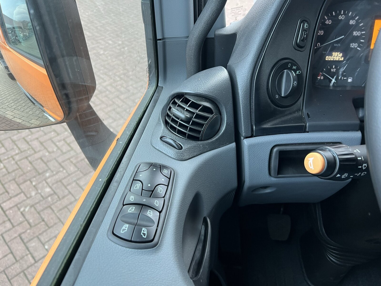 Mercedes-Benz Actros 2141 K 4x2 Actros 2141 K 4x2 - Sattelzugmaschine: das Bild 5 Mercedes-Benz Actros 2141 K 4x2 Actros 2141 K 4x2 - Sattelzugmaschine: das Bild 5