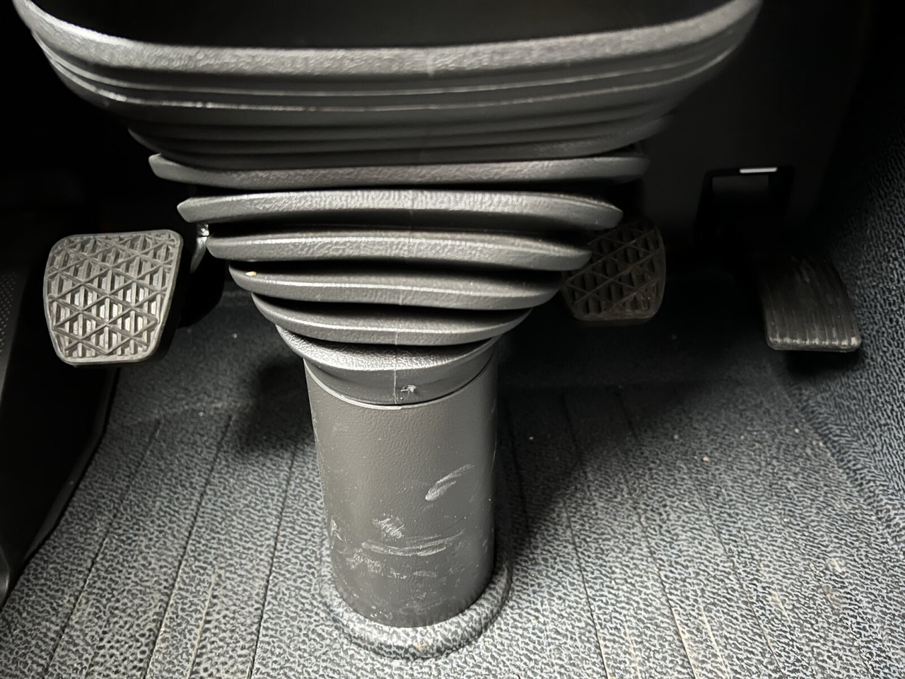 Mercedes-Benz Actros 2141 K 4x2 Actros 2141 K 4x2 - Sattelzugmaschine: das Bild 4 Mercedes-Benz Actros 2141 K 4x2 Actros 2141 K 4x2 - Sattelzugmaschine: das Bild 4