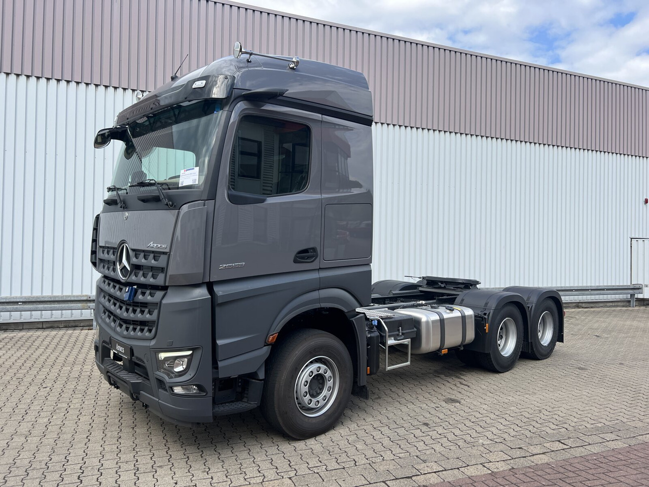 Mercedes-Benz Actros 3363 LS 6x4 Actros 3363 LS 6x4, Retarder, SoloStar, MultimediaCockpit, Navi, LED - Sattelzugmaschine: das Bild 1 Mercedes-Benz Actros 3363 LS 6x4 Actros 3363 LS 6x4, Retarder, SoloStar, MultimediaCockpit, Navi, LED - Sattelzugmaschine: das Bild 1