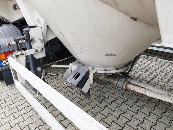 Spitzer SF 2455/4 UN PM SF 2455/4 UN PM Siloaufliger ca. 55m³ - Siloauflieger: das Bild 2 Spitzer SF 2455/4 UN PM SF 2455/4 UN PM Siloaufliger ca. 55m³ - Siloauflieger: das Bild 2