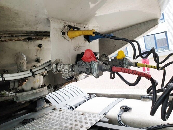 Spitzer SF 2455/4 UN PM SF 2455/4 UN PM Siloaufliger ca. 55m³ - Siloauflieger: das Bild 4 Spitzer SF 2455/4 UN PM SF 2455/4 UN PM Siloaufliger ca. 55m³ - Siloauflieger: das Bild 4