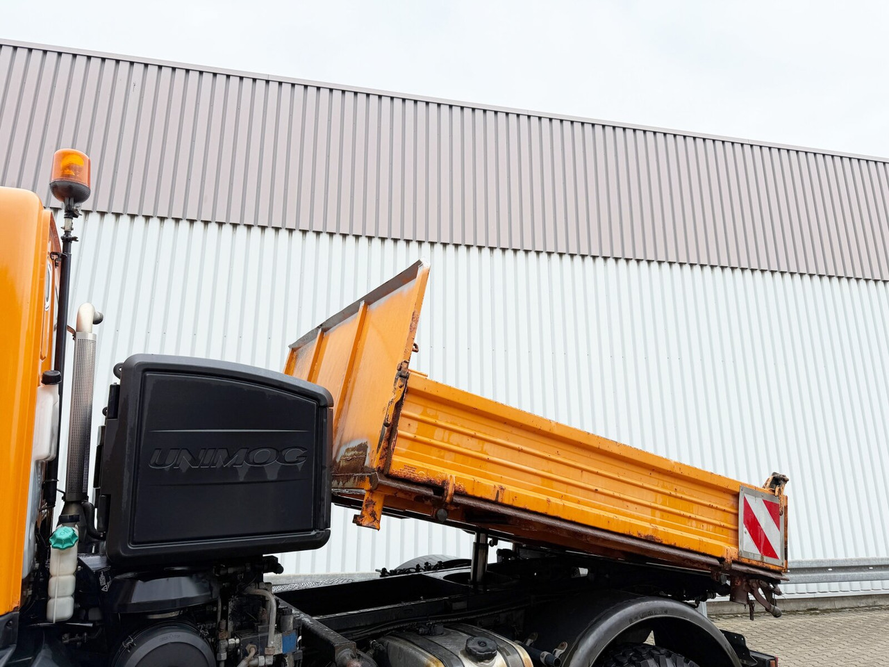 Unimog U 20 4x4 U 20 4x4, Kipper, Zapfwelle, Winterdienstausstattung, 2x AHK - Transporter: das Bild 4 Unimog U 20 4x4 U 20 4x4, Kipper, Zapfwelle, Winterdienstausstattung, 2x AHK - Transporter: das Bild 4