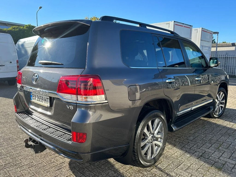 Toyota Land Cruiser V8 LAND CRUISER 200 V8 + CAMERA 360 + FRIDGE + DIESEL + ONLY EXPORT - SUV/ Geländewagen: das Bild 5 Toyota Land Cruiser V8 LAND CRUISER 200 V8 + CAMERA 360 + FRIDGE + DIESEL + ONLY EXPORT - SUV/ Geländewagen: das Bild 5
