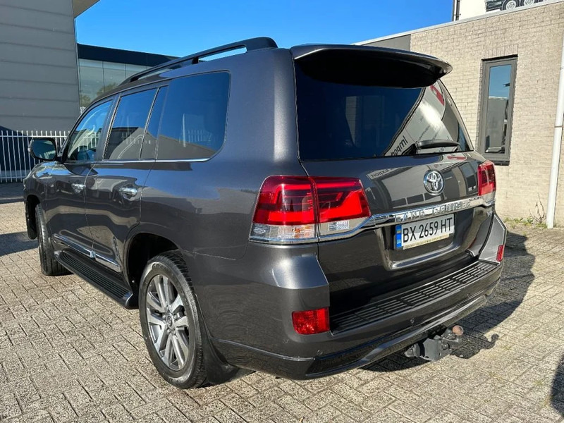 Toyota Land Cruiser V8 LAND CRUISER 200 V8 + CAMERA 360 + FRIDGE + DIESEL + ONLY EXPORT - SUV/ Geländewagen: das Bild 3 Toyota Land Cruiser V8 LAND CRUISER 200 V8 + CAMERA 360 + FRIDGE + DIESEL + ONLY EXPORT - SUV/ Geländewagen: das Bild 3