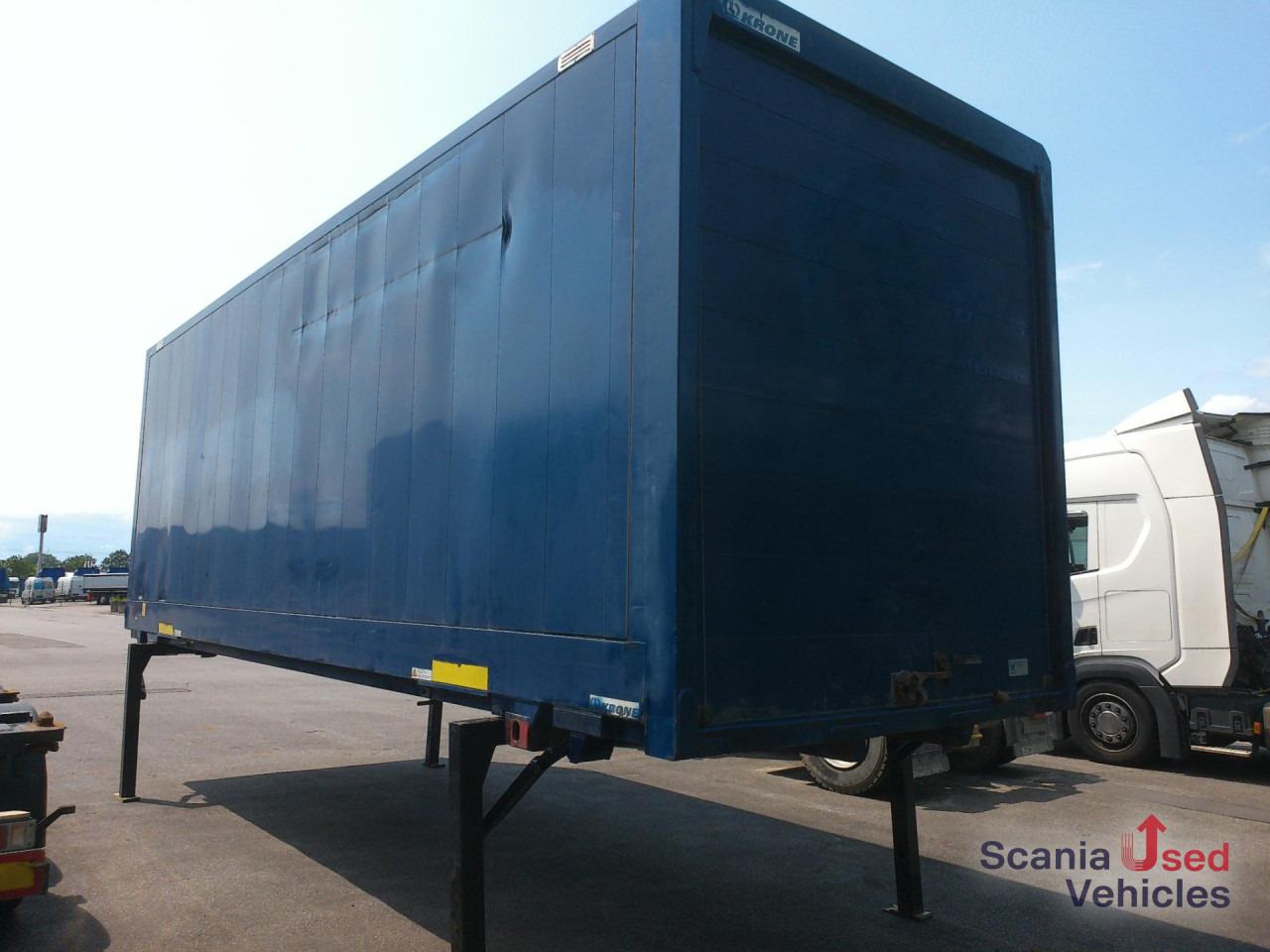 KRONE WB Koffer 7,82 Rolltor - Anhänger: das Bild 4 KRONE WB Koffer 7,82 Rolltor - Anhänger: das Bild 4