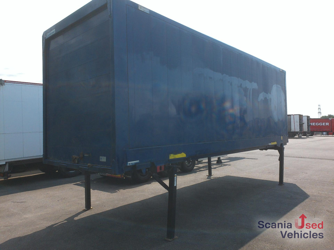 KRONE WB Koffer 7,82 Rolltor - Anhänger: das Bild 2 KRONE WB Koffer 7,82 Rolltor - Anhänger: das Bild 2