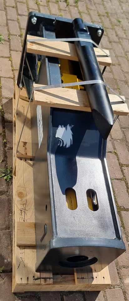 MUSTANG HM550 - Hydraulikhammer für Bagger: das Bild 4 MUSTANG HM550 - Hydraulikhammer für Bagger: das Bild 4