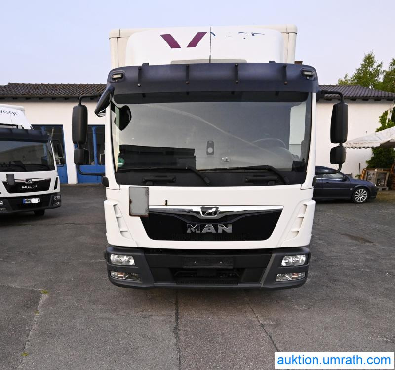 MAN (V181) MAN TGL 12.250 4x2 L/BL Koffer Ladebordwand Klimaautomatik NAVI Luftfederung Automatikgetriebe EURO 6 - Koffer LKW: das Bild 3 MAN (V181) MAN TGL 12.250 4x2 L/BL Koffer Ladebordwand Klimaautomatik NAVI Luftfederung Automatikgetriebe EURO 6 - Koffer LKW: das Bild 3