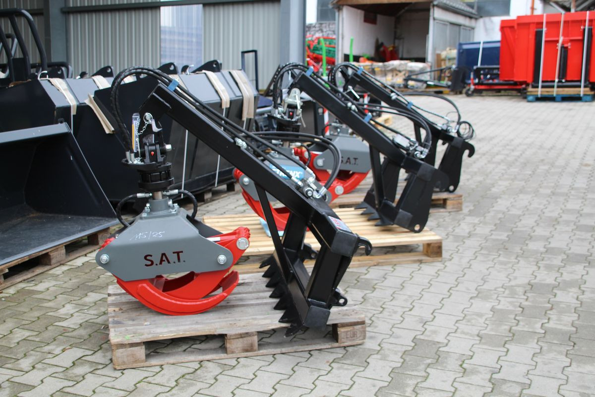 SAT - Rückezange mit Auslegearm - Neumaschine - Forsttechnik: das Bild 3 SAT - Rückezange mit Auslegearm - Neumaschine - Forsttechnik: das Bild 3