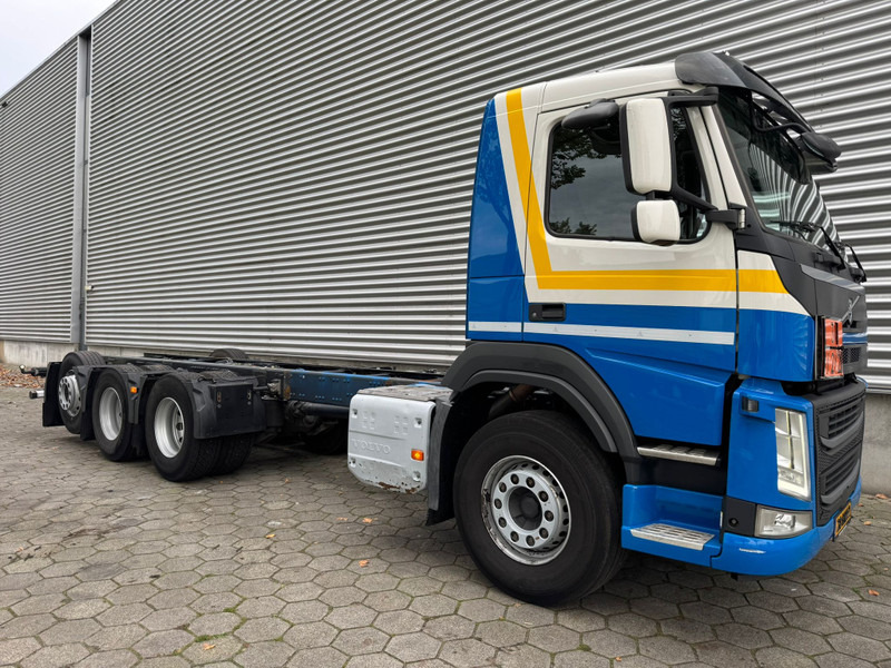 Volvo FM 410 / 8X4 / I-Shift / ADR / Tridem / TUV: 6-2026 / NL Truck - Fahrgestell LKW: das Bild 2 Volvo FM 410 / 8X4 / I-Shift / ADR / Tridem / TUV: 6-2026 / NL Truck - Fahrgestell LKW: das Bild 2