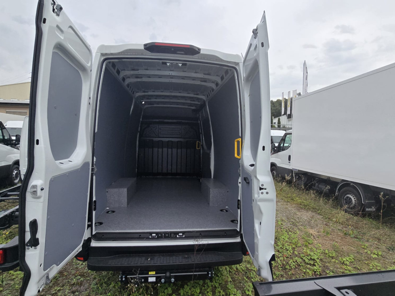 IVECO DAILY 35S14HA8 V -Tageseinlösung- - Kastenwagen: das Bild 4 IVECO DAILY 35S14HA8 V -Tageseinlösung- - Kastenwagen: das Bild 4
