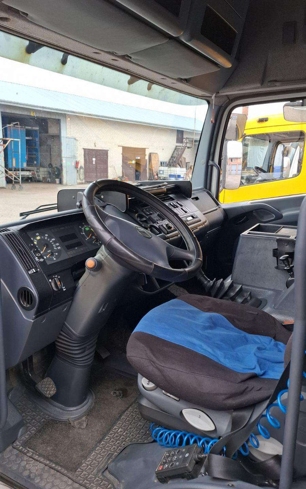 Mercedes-Benz 818 L - Plane LKW: das Bild 2 Mercedes-Benz 818 L - Plane LKW: das Bild 2