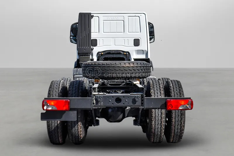Iveco T-WAY AT380T47H 6x4 R24 Tyres Chassis - Barcelona Stock - Fahrgestell LKW: das Bild 5 Iveco T-WAY AT380T47H 6x4 R24 Tyres Chassis - Barcelona Stock - Fahrgestell LKW: das Bild 5