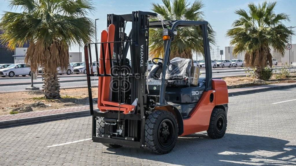 TOYOTA FORKLIFT DIESEL 3TON 3STAGE, 3LEVER 4500MM W/ SIDE SHIFT MY24 - Dieselstapler: das Bild 1 TOYOTA FORKLIFT DIESEL 3TON 3STAGE, 3LEVER 4500MM W/ SIDE SHIFT MY24 - Dieselstapler: das Bild 1