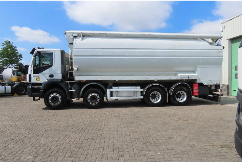 Iveco Eurotrakker 410 8x4. Light damages, 100% all working. 100% drivable - Tankwagen: das Bild 4 Iveco Eurotrakker 410 8x4. Light damages, 100% all working. 100% drivable - Tankwagen: das Bild 4