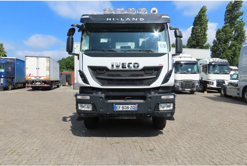 Iveco Eurotrakker 410 8x4. Light damages, 100% all working. 100% drivable - Tankwagen: das Bild 2 Iveco Eurotrakker 410 8x4. Light damages, 100% all working. 100% drivable - Tankwagen: das Bild 2